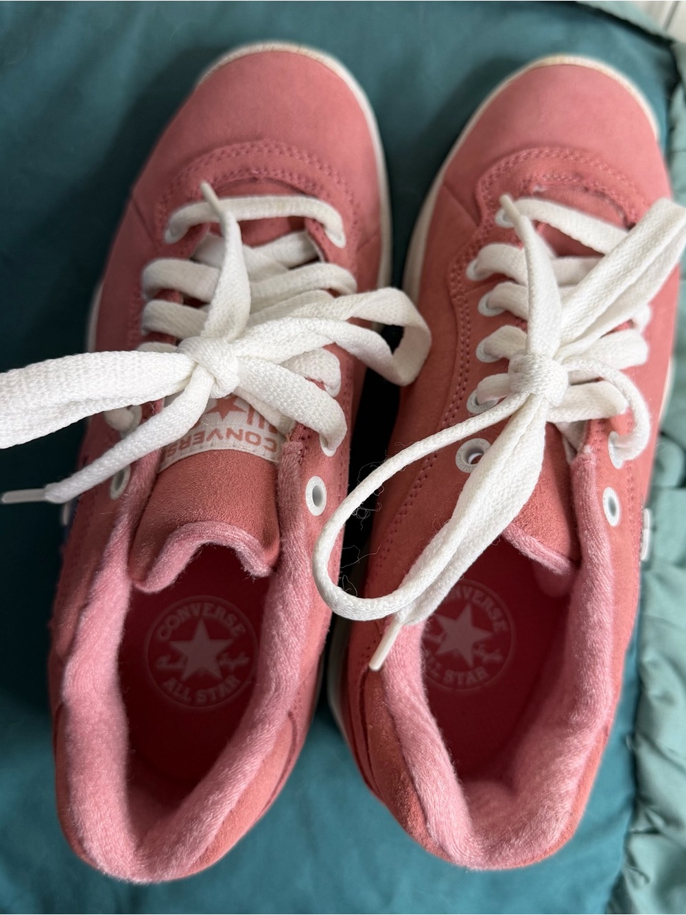 Y2K era Converse Dusty Rose Low-Top Sneakers with White Laces - Picture 3 of 6